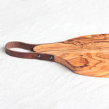 Planche en bois d'olivier avec lanière en cuir