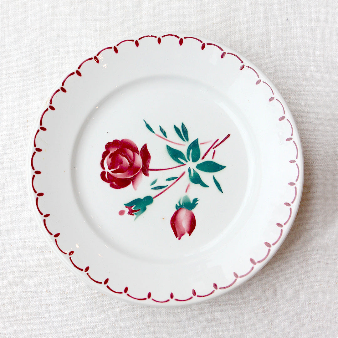 6 assiettes plates à la rose rouge