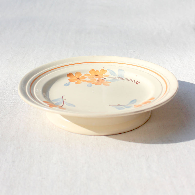 Assiette sur pied au décor de fleurs orange
