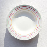 8 assiettes creuses aux rayures colorées