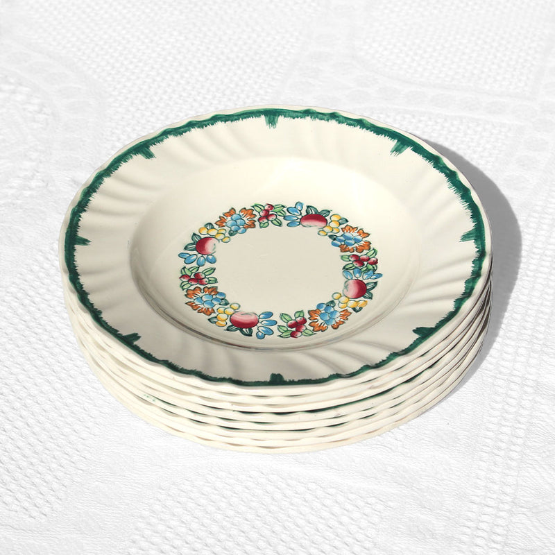 Assiettes au décor rustique vert